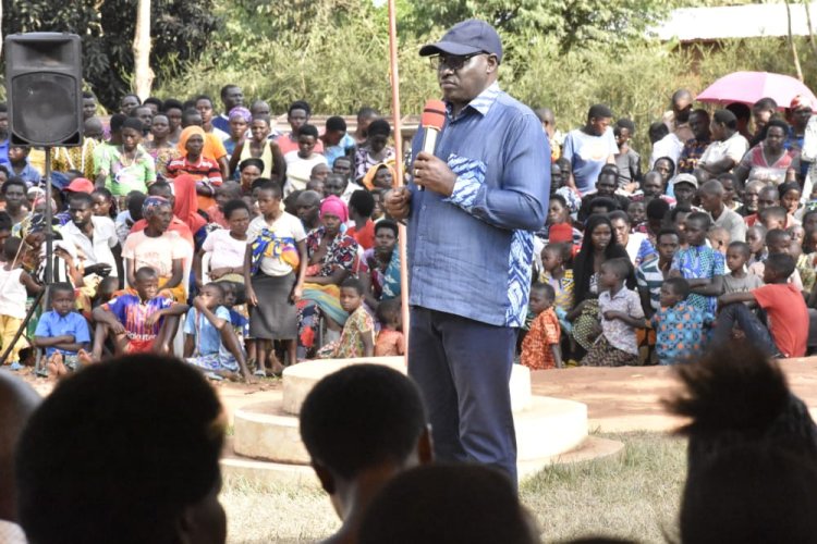 Nta kumufatira ingwate,nta kumufungira mu nzererezi hoya!-Guverineri Gasana asaba abayobozi kwitwara neza mu gihe bishyuza Mituweli 