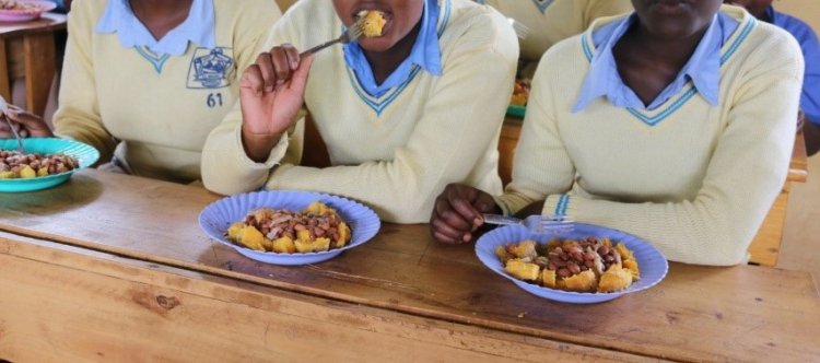 Rusizi:Imyumbati n'Ibishyimbo bya buri munsi umuvuno ku bigo by'amashuri mu kugaburira abana ku ishuri 