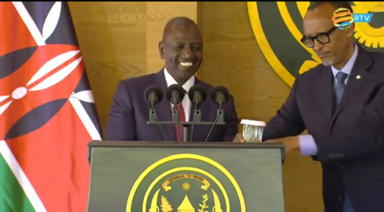 Ifoto y'umunsi: Perezida Kagame yatanze urugero rwo kwakira abashyitsi neza