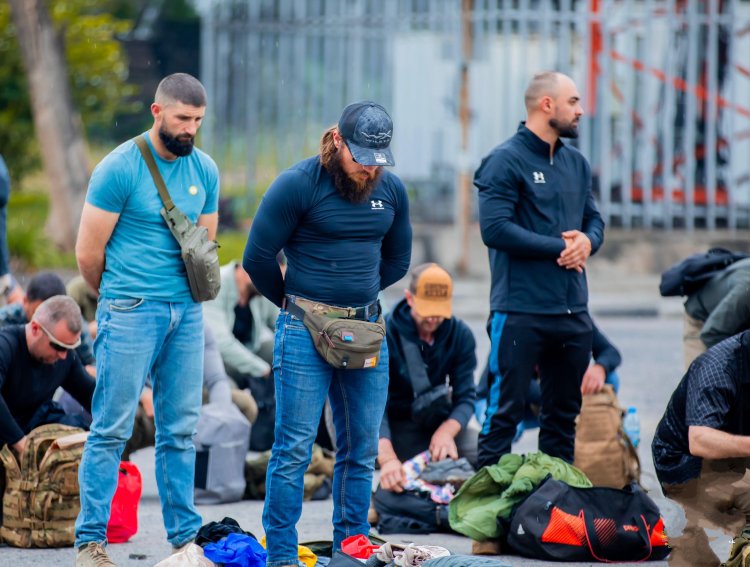 Mu kimwaro kinshi Abacancuro bafashwe na M23 basubijwe iwabo baciye mu Rwanda [AMAFOTO]