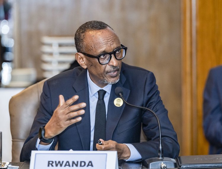Ntabwo watinya umuriro kandi uri gukomeza kuwenyegeza-Perezida Kagame avuga kuri Ndayishimiye
