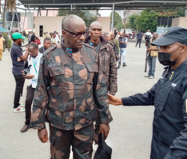 Brig Gen Gakwerere wa FDLR yashyikirijwe u Rwanda yambaye impuzankano y'ingabo za RDC