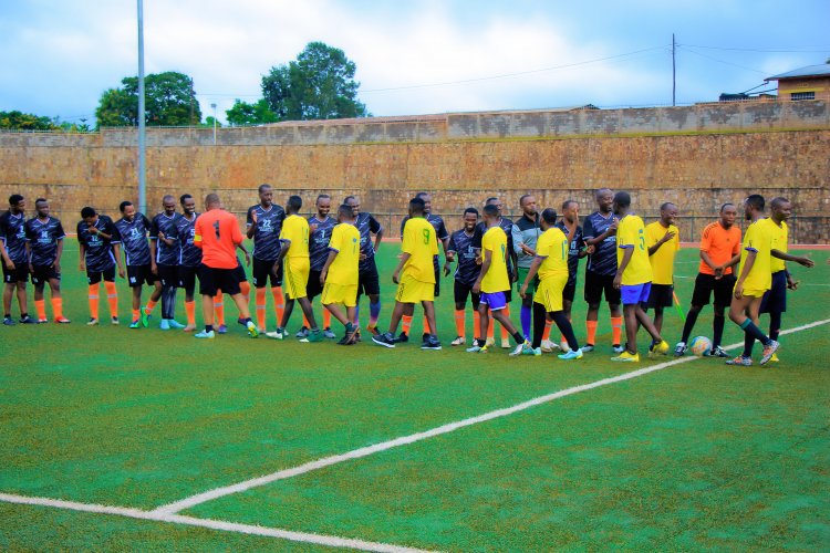 Ngoma:Mu mukino wabanjwe na terefone zacicikanye akarere katsinze abanyamakuru [AMAFOTO]