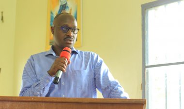 Mugere kuri bagenzi banyu nabo biteze imbere nk'uko mubikora-Guverineri Rubingisa abwira urubyiruko 