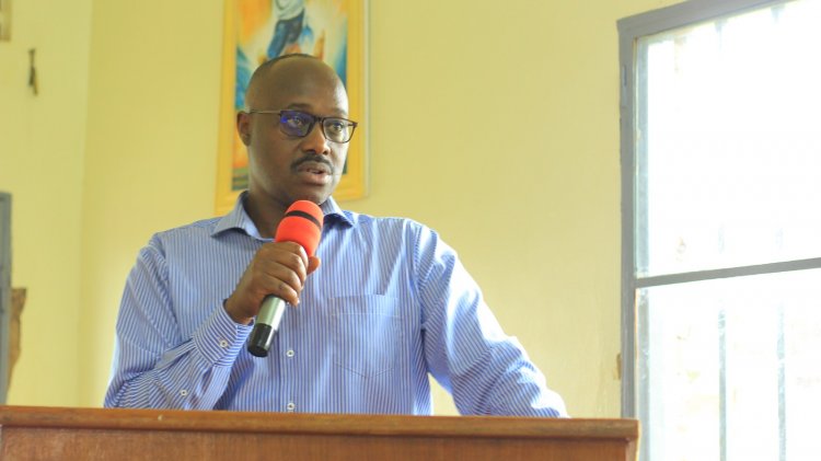 Mugere kuri bagenzi banyu nabo biteze imbere nk'uko mubikora-Guverineri Rubingisa abwira urubyiruko 