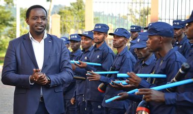 Umutekano ntusigasirwa n’imbunda gusa,uhubwo usigasirwa n'ikizere n'imikoranire myiza -Meya Nzabonimpa