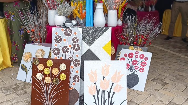 Kicukiro:Uko abagore biteje imbere babikesha gukora imitako mu bisigazwa by’imyaka  